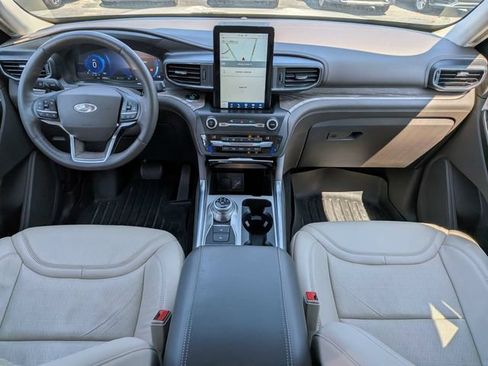 Used 2020 Ford Explorer Platinum w/ Premium Technology Package AWD/4WD image 16