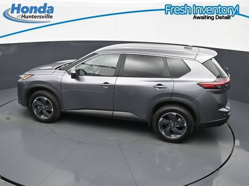 Used 2025 Nissan Rogue SV FWD image 19
