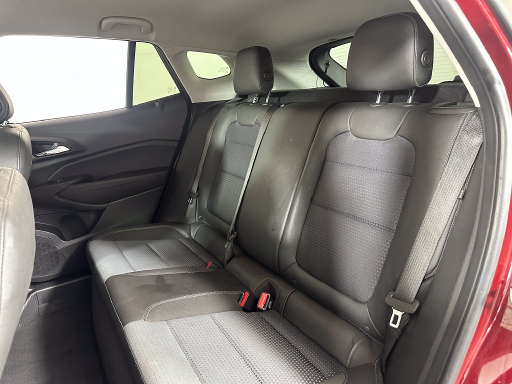 Used 2025 Chevrolet Trax LT w/ LT Convenience Package FWD image 18