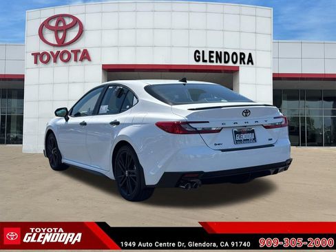 New 2026 Toyota Camry Hybrid FWD image 8
