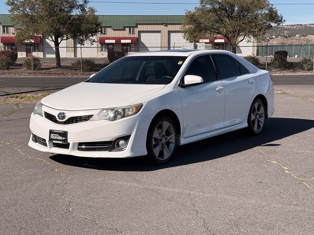 Used 2014 Toyota Camry SE w/ Moonroof Package FWD image 8