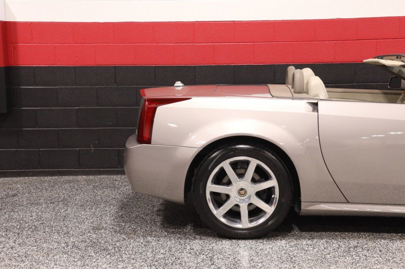 Used 2005 Cadillac XLR RWD image 5