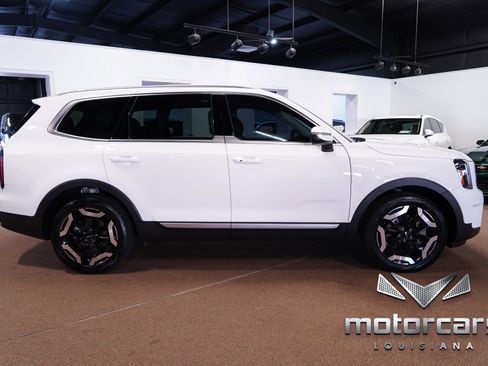 Used 2025 Kia Telluride EX image 8