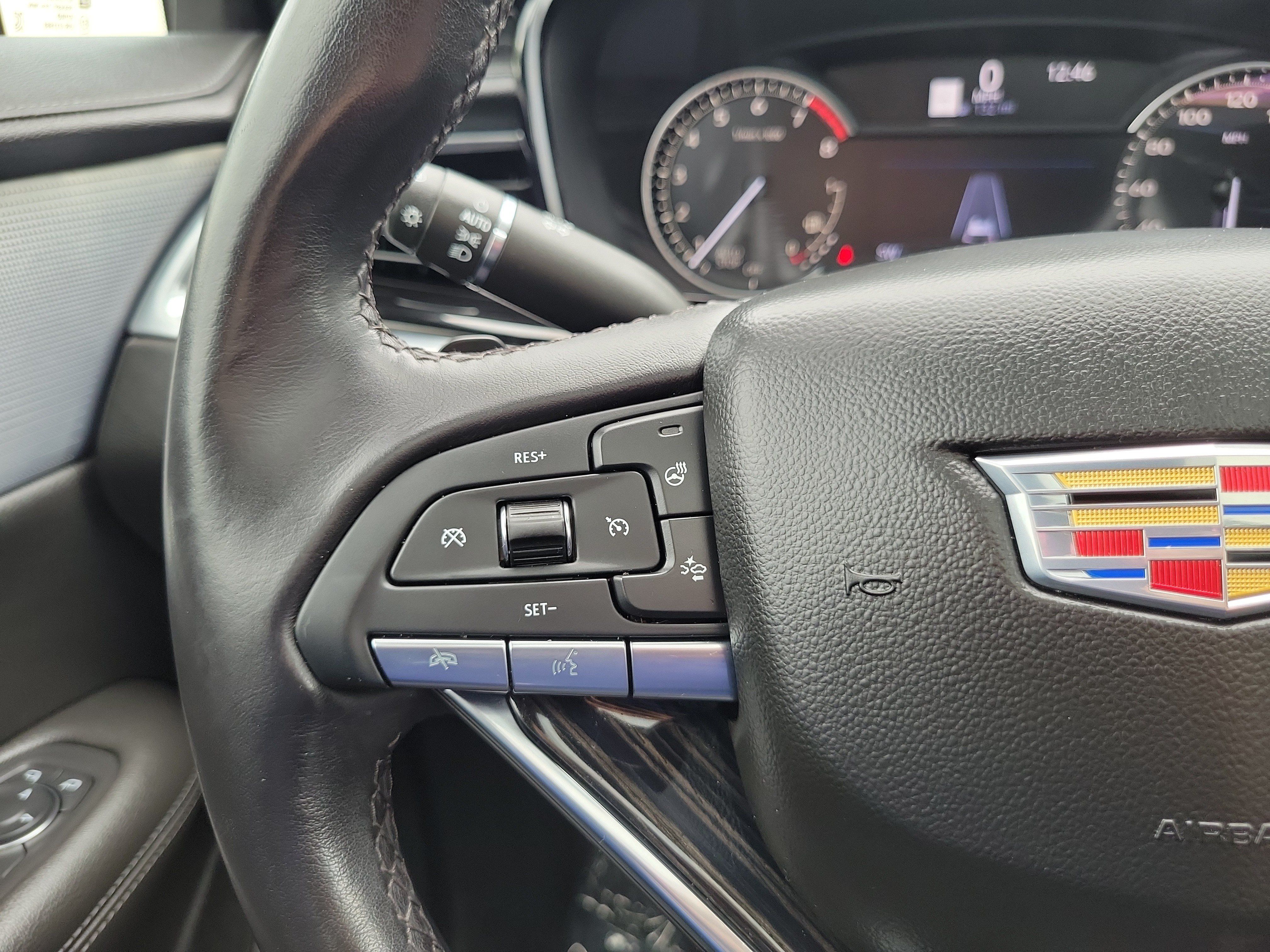 Used 2023 Cadillac XT6 Premium Luxury FWD image 21