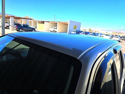 Used 2019 Nissan Frontier SV image 12