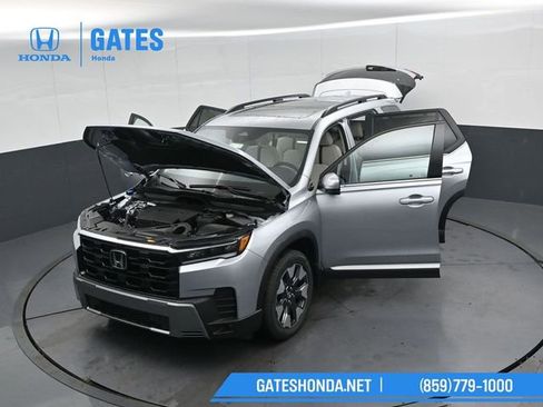 New 2026 Honda Pilot Touring image 57