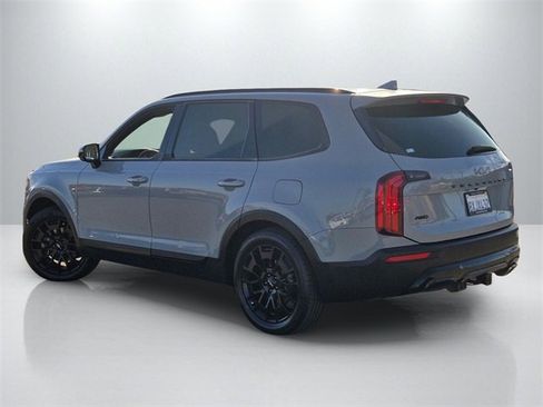 Used 2022 Kia Telluride SX w/ Nightfall Edition Package image 6