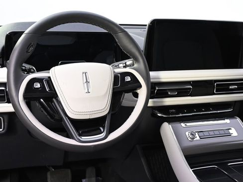 New 2026 Lincoln Aviator AWD w/ Jet Appearance Package image 12