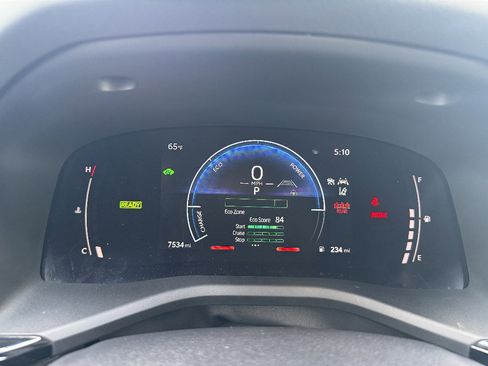 Used 2025 Toyota Camry LE AWD/4WD image 16