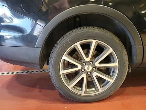 Used 2015 Ford Explorer XLT w/ Equipment Group 202A image 7