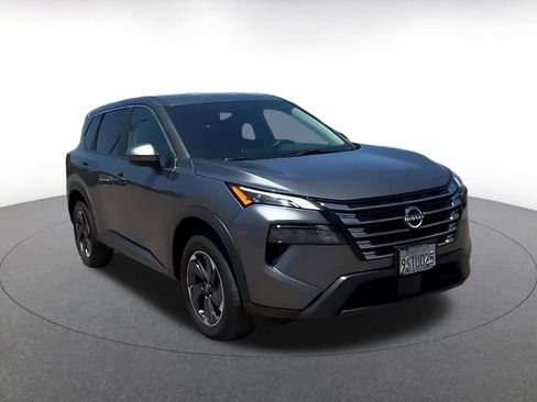 Used 2025 Nissan Rogue SV FWD image 3