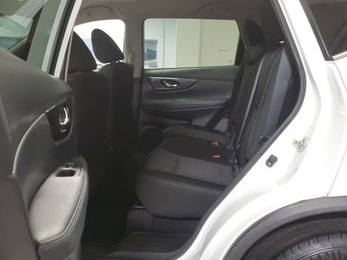 Used 2019 Nissan Rogue SV image 21