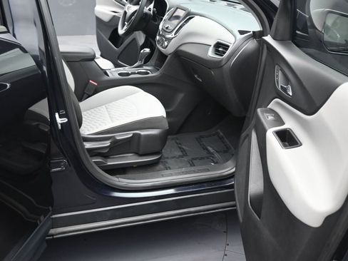 Used 2020 Chevrolet Equinox LS FWD image 16