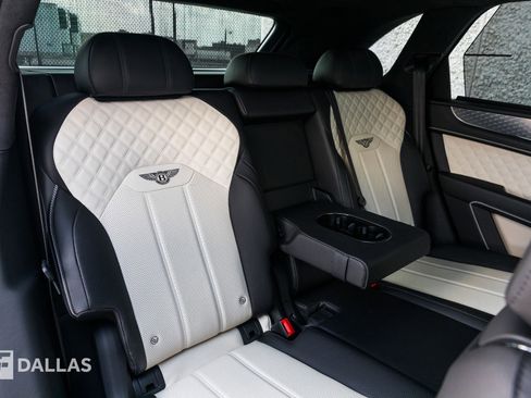 Used 2023 Bentley Bentayga image 36
