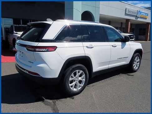 Used 2023 Jeep Grand Cherokee Limited AWD/4WD image 8