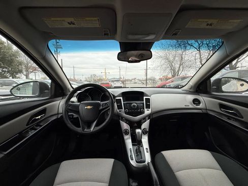 Used 2011 Chevrolet Cruze LS w/ Connectivity Package image 7