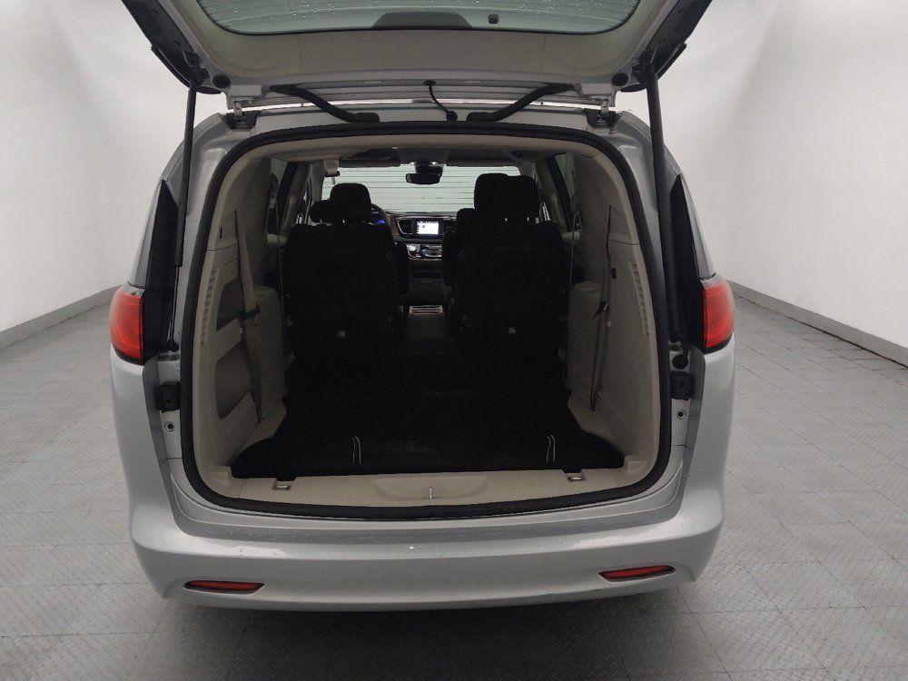 Used 2023 Chrysler Voyager LX FWD image 29