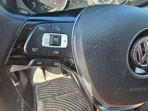 Used 2018 Volkswagen Passat 2.0T SEL Premium image 15