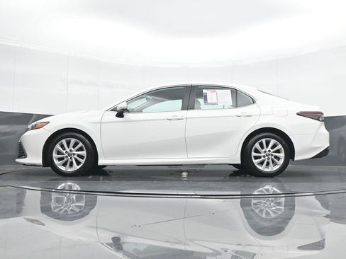 Used 2022 Toyota Camry LE image 18