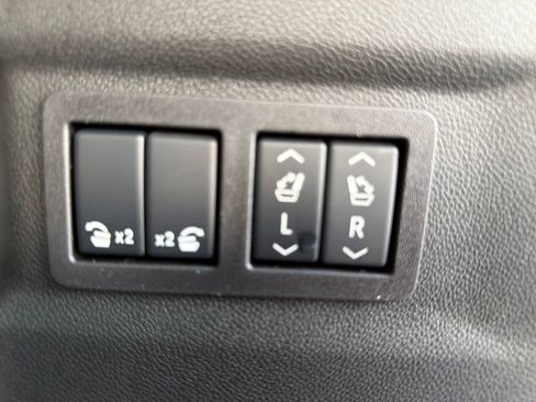 New 2026 Chevrolet Suburban RST image 36