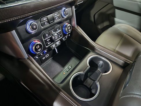 Used 2022 GMC Yukon SLT w/ SLT Premium Package RWD image 39