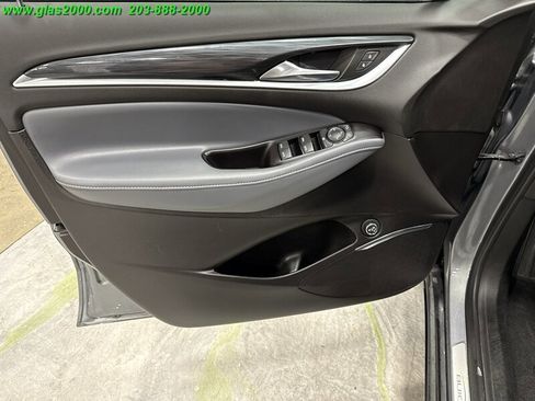 Used 2019 Buick Enclave Essence image 25