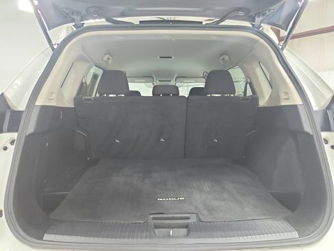 Used 2024 Nissan Rogue S AWD/4WD image 43