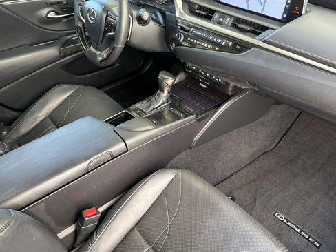 Used 2019 Lexus ES 350 Ultra Luxury w/ Accessory Package 2 FWD image 19