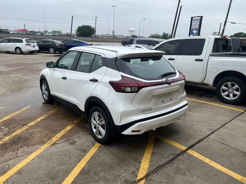 Used 2022 Nissan Kicks S FWD image 4