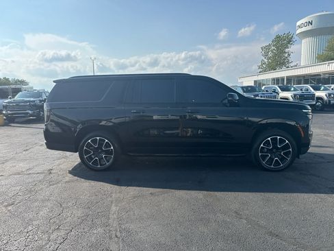 Certified 2026 Chevrolet Suburban RST w/ RST Capability Package AWD/4WD image 6
