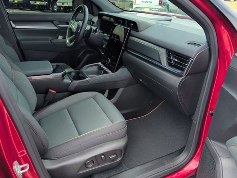 Used 2026 GMC Terrain AT4 w/ Convenience Package III AWD/4WD image 34