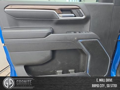Used 2022 Chevrolet Silverado 1500 LT w/ Z71 Off-Road Package AWD/4WD image 11