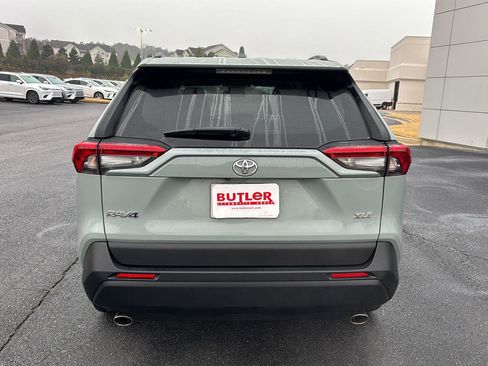 Used 2023 Toyota RAV4 XLE Premium image 4