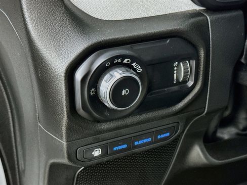 Used 2024 Jeep Wrangler Unlimited AWD/4WD image 12