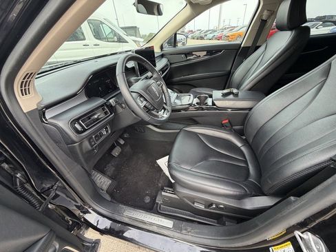 Used 2023 Lincoln Nautilus FWD image 7