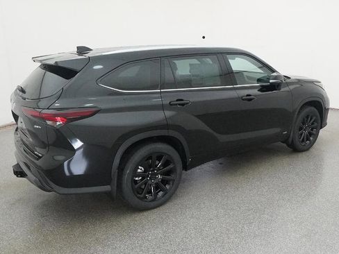 New 2026 Toyota Highlander Limited image 9