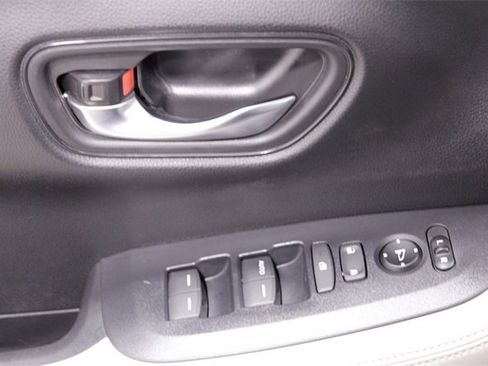 Certified 2023 Honda HR-V LX image 22