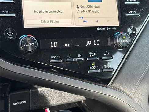 Used 2020 Toyota Camry SE w/ Sunroof Package image 30