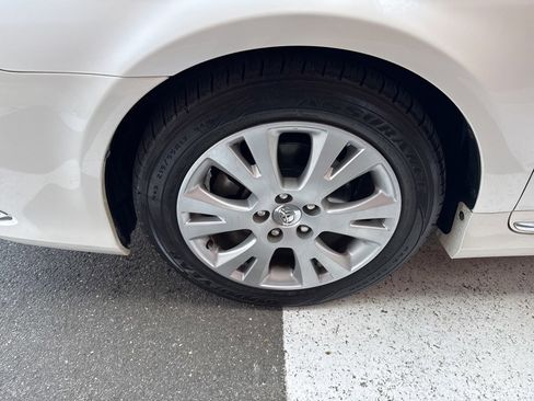 Used 2011 Toyota Avalon image 11