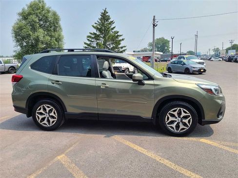 Used 2021 Subaru Forester Premium image 5