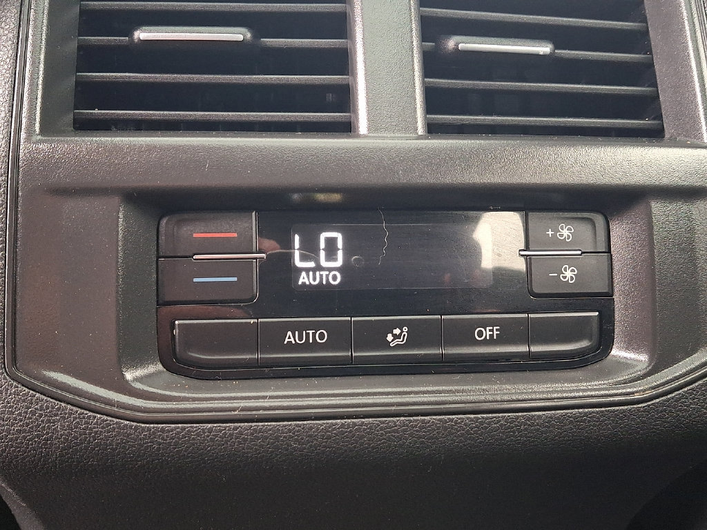 Used 2023 Volkswagen Atlas SEL AWD/4WD image 14