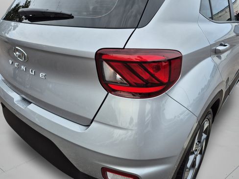Used 2025 Hyundai Venue SEL FWD image 61