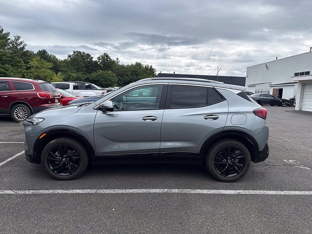 Used 2024 Buick Encore GX Sport Touring AWD/4WD image 2