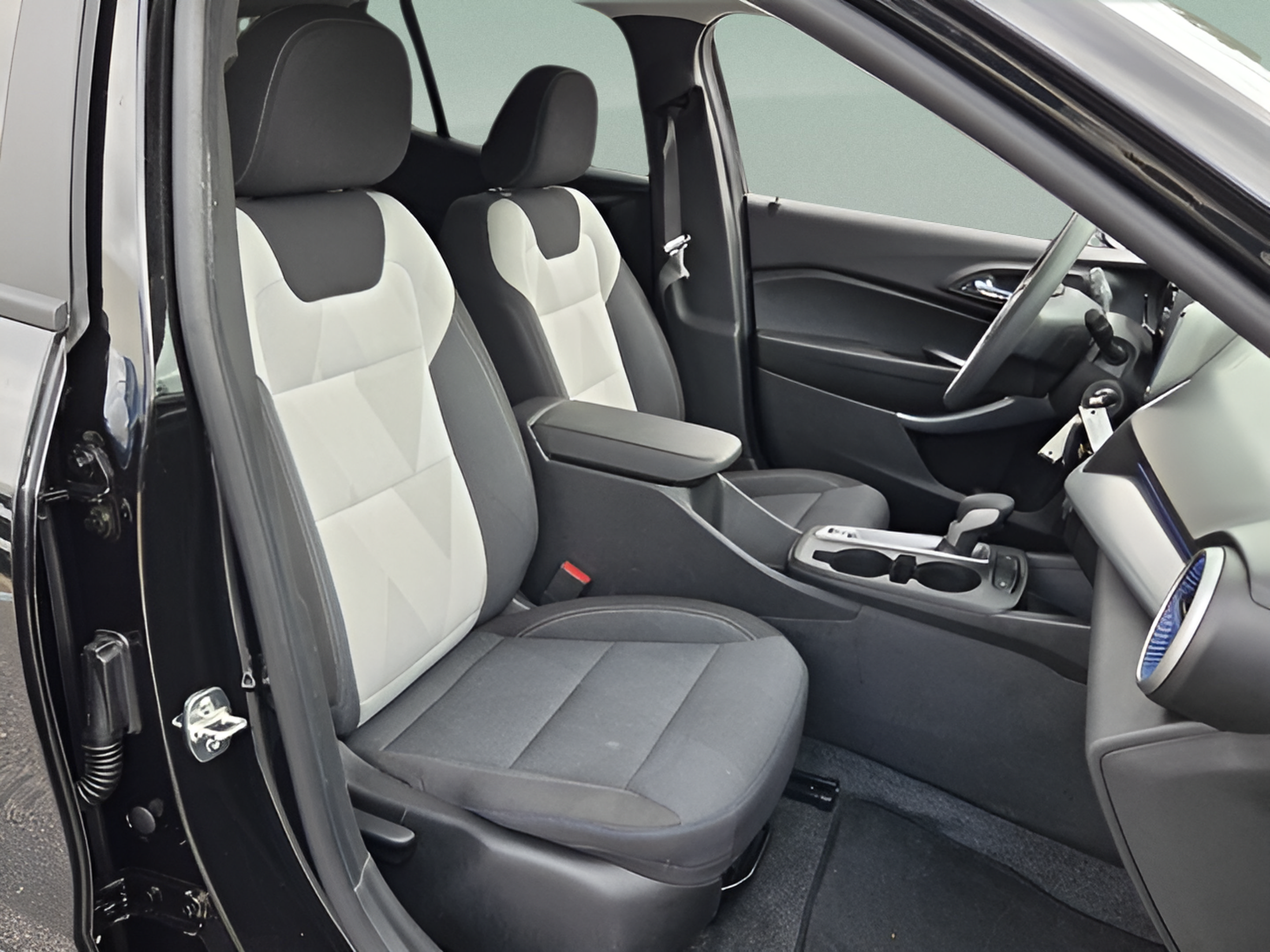 Used 2026 Chevrolet Trax LS FWD image 15