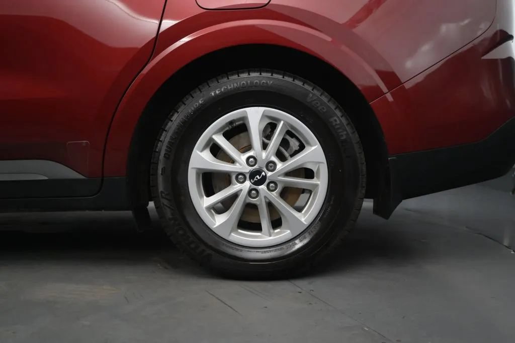 Used 2023 Kia Carnival LX FWD image 14