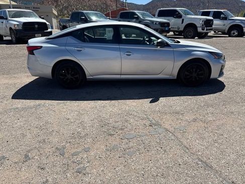 Used 2024 Nissan Altima 2.5 S FWD image 4