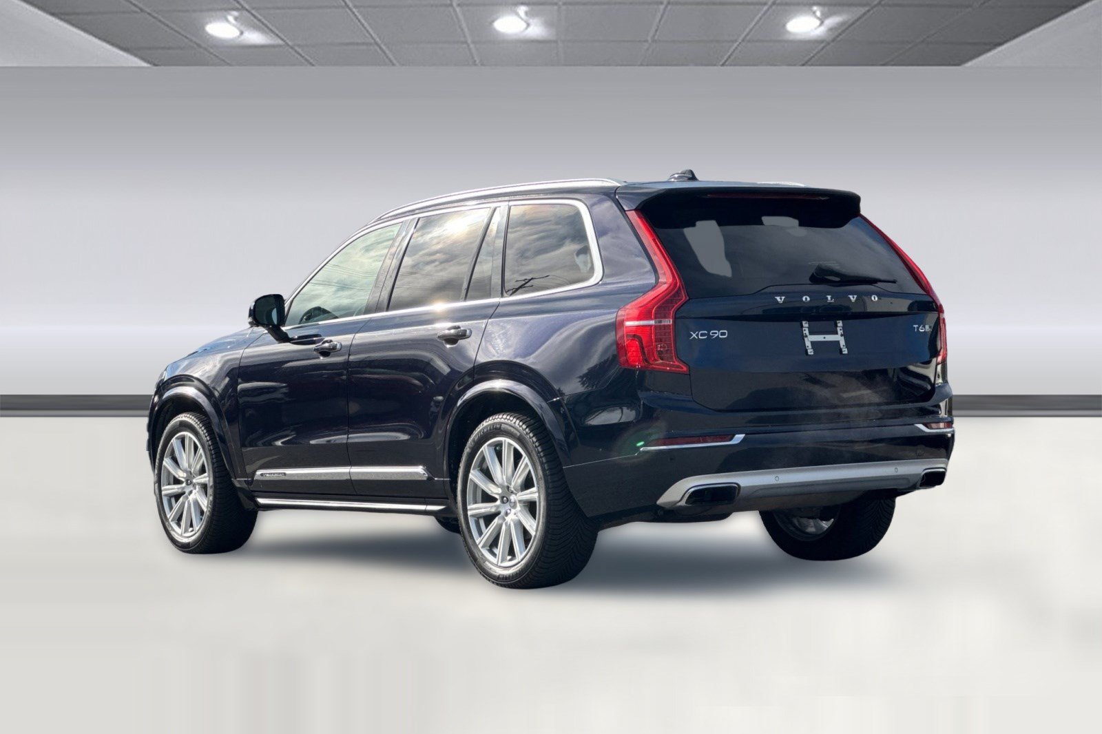 Used 2017 Volvo XC90 T6 Inscription w/ Vision Package AWD/4WD image 3