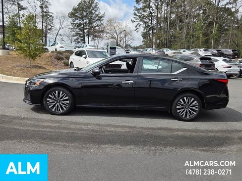 Used 2025 Nissan Altima 2.5 SV image 2