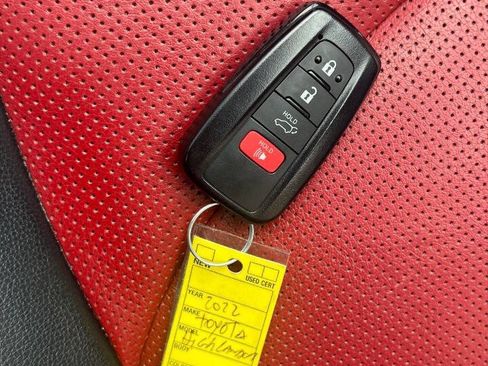 Used 2022 Toyota Highlander XSE AWD/4WD image 22