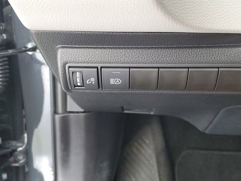 Used 2025 Toyota Corolla LE FWD image 31